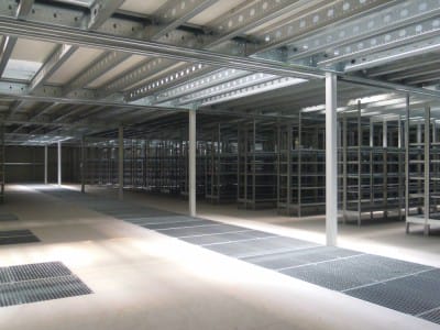 Levering og montering av mezzanin reolsystem.6